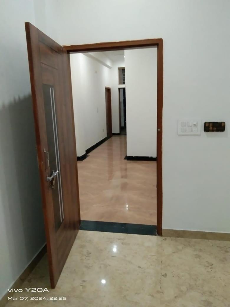 Apartment Radha Nilay *